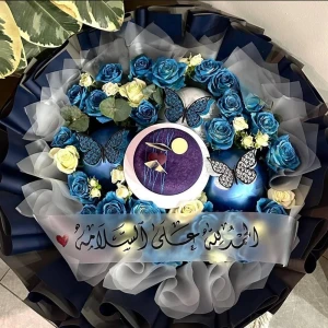 "باقة الفخامة - ورد أزرق وكيك بلو فلفلت