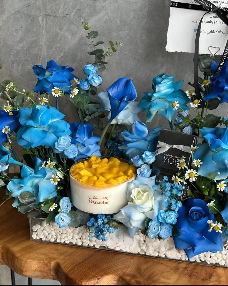 ستاند بلو روز - مع كيكة مانجو وعطر ارماني يو