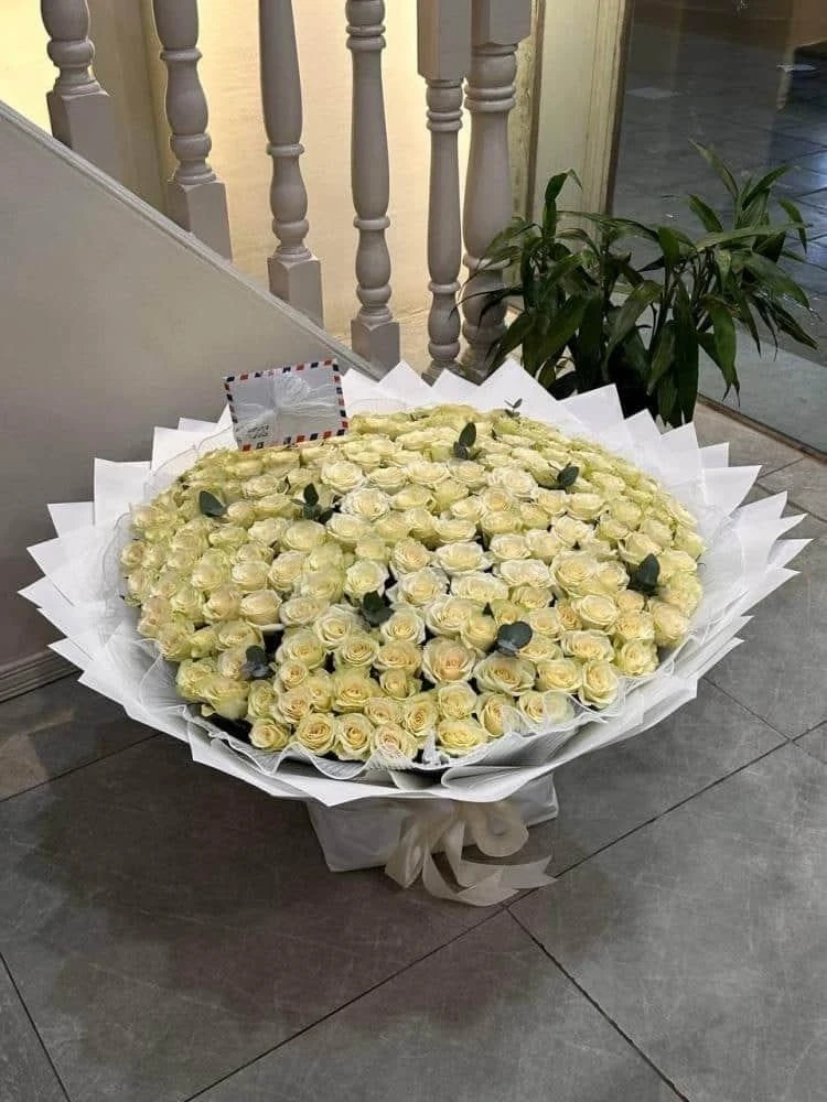 باقة اشراقة محبة 200 وردة