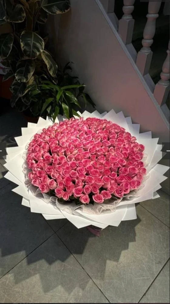 باقة حنين 200 ورده