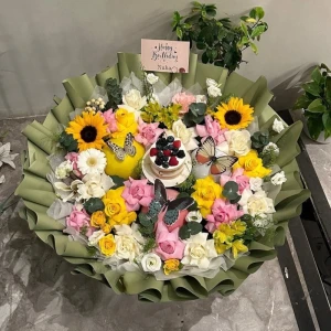 باقة كوميك - مع كيكة التوت