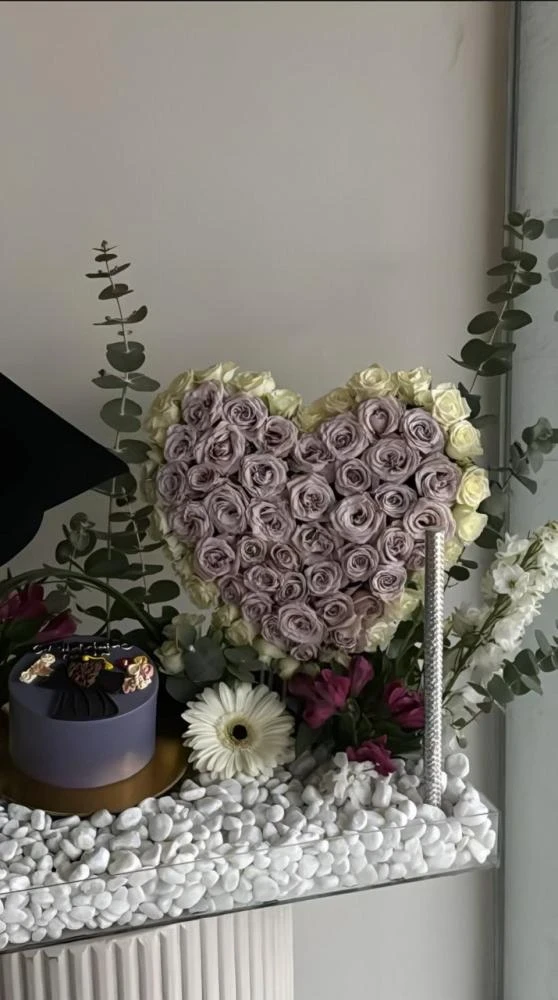 ستاند خريجتنا غير - مع الكيك الكوري