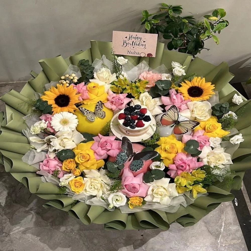 باقة كوميك - مع كيكة التوت