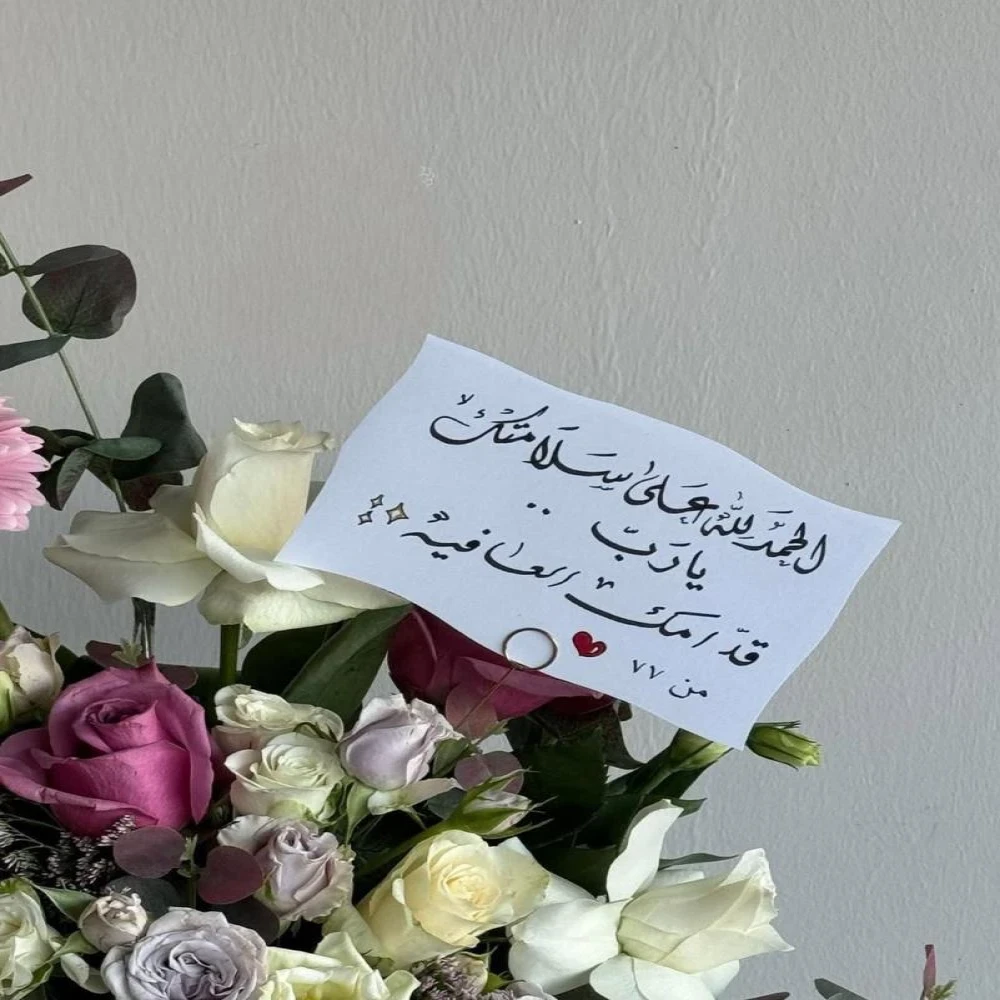 باقة حكاية ورد - بتنسيق بوكس شوكولاتة هانوفريان