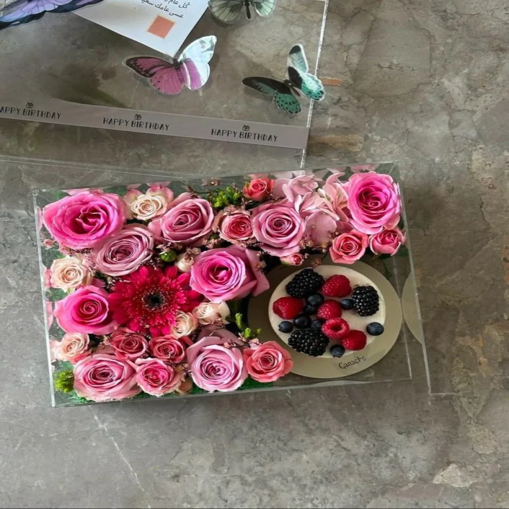 ستاند الحب - مع كيكة التوت