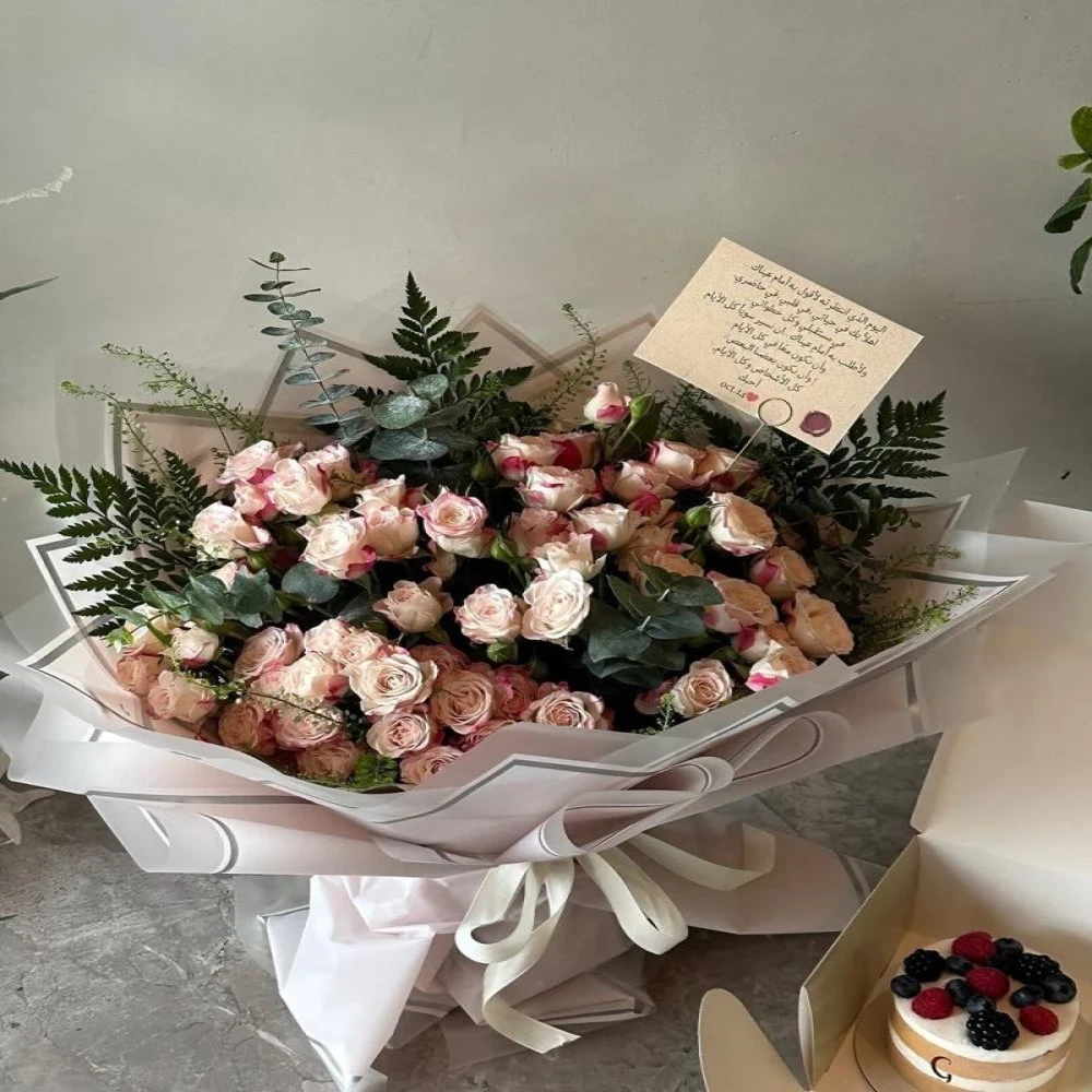 باقة احلى خريجة - مع كيكة التوت